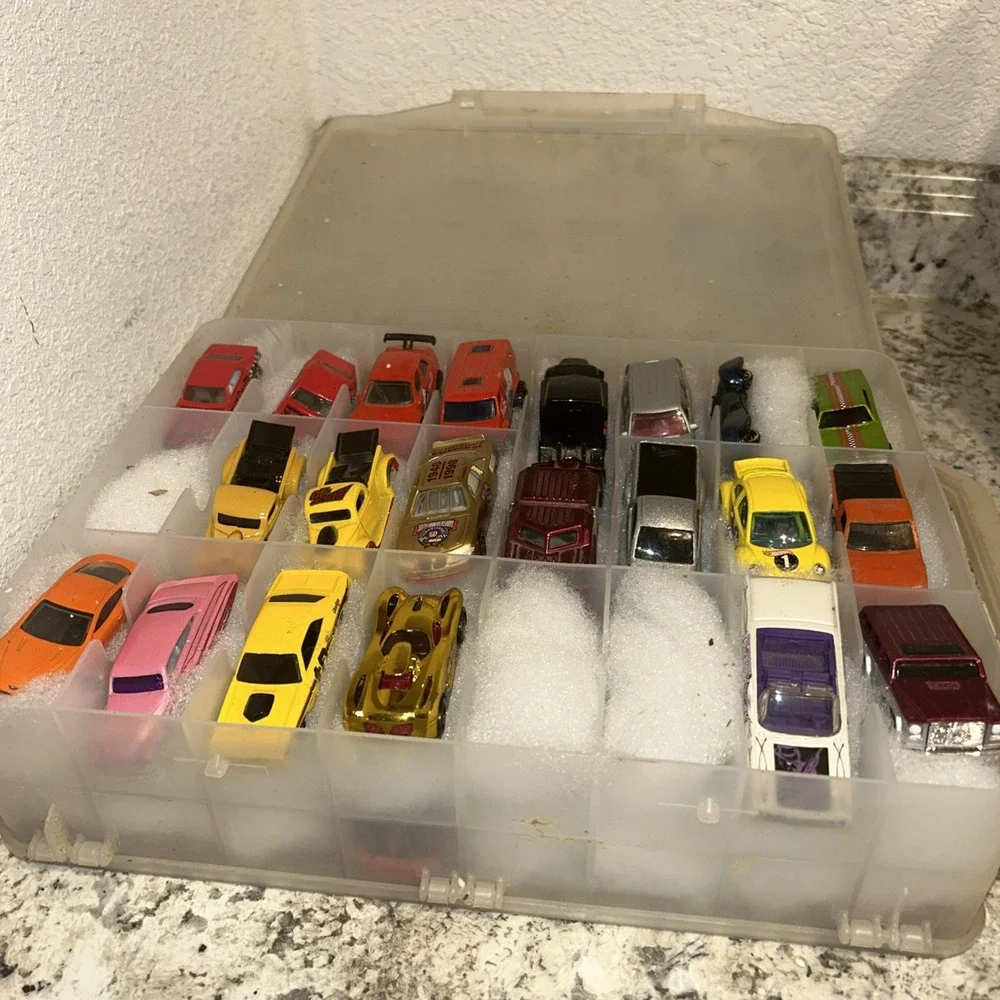 Hat Wheel Lot Of 38 Cars With Clear Carrying Case‎ Some Rare Nice Cars